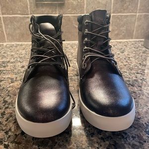 Women’s Dausette Boot/ sneaker. Size 8. Brand new in box.